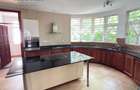 5 Bed House with En Suite at Rosslyn - 12