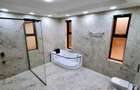 4 Bed House with En Suite in Rosslyn - 11