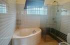 4 Bed Townhouse with En Suite at Near Isk - 17