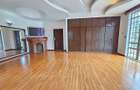 5 Bed House with En Suite in Nyari - 6