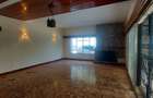 4 Bed House with Garden in Lavington - 2