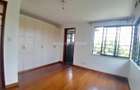 5 Bed Townhouse with En Suite at Lavington - 4