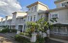 5 Bed Townhouse with En Suite at Lavington Road - 1
