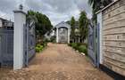 5 Bed House with En Suite at Membley - 1