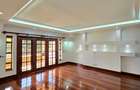 5 Bed House with En Suite in Runda - 12