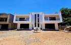 4 Bed Townhouse with En Suite at Coca-Cola - 2