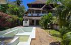 3 Bed Villa with En Suite at Garoda - 1