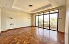 3 Bed Apartment with En Suite in Riverside - 6