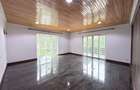5 Bed House with En Suite at Rosslyn - 5