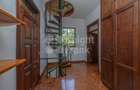 10 Bed House with Garden at Rosslyn Lone Tree - 16