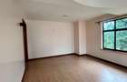 4 Bed House with En Suite in Rosslyn - 9