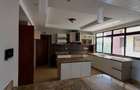 4 Bed Apartment with En Suite at Riverside Drive - 12