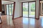 6 Bed House with En Suite at Lavington Green - 12