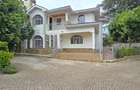 5 Bed Townhouse with En Suite at Lavington Road - 2