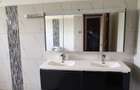 5 Bed Townhouse with En Suite in Runda - 19