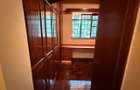 5 Bed House with En Suite in Nyari - 9