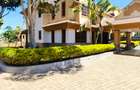 5 Bed House with En Suite in Runda - 2