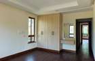 5 Bed Townhouse with En Suite in Spring Valley - 8