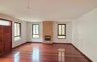 5 Bed Townhouse with En Suite at Lavington - 17