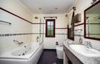 4 Bed House with En Suite at Windsor - 6