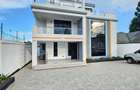 5 Bed House with Garden in Cianda - 1