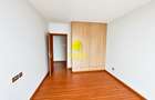 3 Bed Apartment with En Suite in Riverside - 4