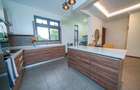 Serviced 2 Bed Apartment with En Suite in Spring Valley - 9