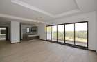 3 Bed Apartment with Swimming Pool in Rosslyn - 2