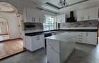 6 Bed House with En Suite in Runda - 10