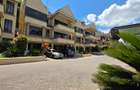 5 Bed Townhouse with En Suite at Lavington Green - 4