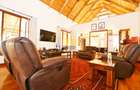 6 Bed House in Ridgeways - 2