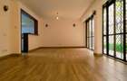 5 Bed Villa with En Suite in Lavington - 1