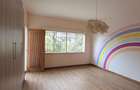 6 Bed House with En Suite in Lavington - 9