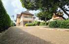 5 Bed House with En Suite in Runda - 22