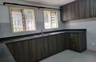 4 Bed House with En Suite in Hill View - 4