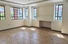5 Bed House with En Suite in Garden Estate - 8