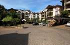 3 Bed Apartment with Swimming Pool in Riverside - 20