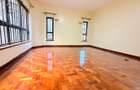 4 Bed Apartment with En Suite in Brookside - 9