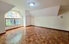 5 Bed Townhouse with En Suite at Othaya Road - 16