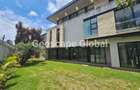 5 Bed Townhouse with En Suite in Brookside - 1