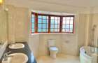 5 Bed Townhouse with En Suite in Runda - 4