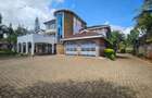 5 Bed House with En Suite in Runda - 1