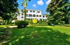 5 Bed House with En Suite in Nyari - 1