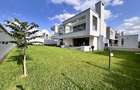 5 Bed Villa with En Suite in Runda - 1