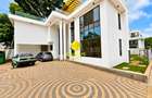 5 Bed House with En Suite in Kyuna - 1