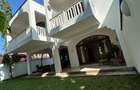 4 Bed Townhouse with En Suite at Greenwood Drive - 1