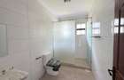 5 Bed House with En Suite at Windsor - 9