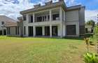 6 Bed House with En Suite at Lavington Green - 3