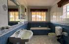 5 Bed House with En Suite in Runda - 14