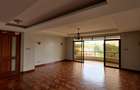 4 Bed Apartment with En Suite at Riverside Drive - 2